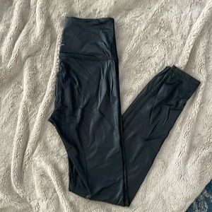 Beyond Yoga Black Gloss hi-shine Leggings sz M